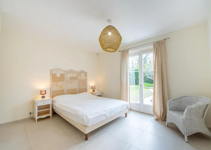 Le Roi Soleil Villa *