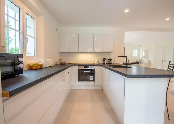 Le Roi Soleil Villa *